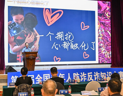 教师在幼儿园内驾车撞倒名孩子致死