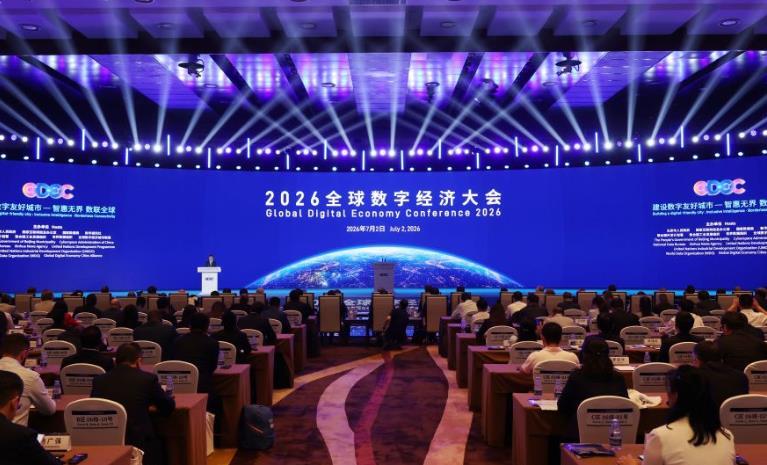 习近平同印度尼西亚总统佐科通电话