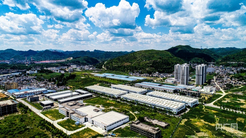 把中国发展进步的命运牢牢掌握在自己手中