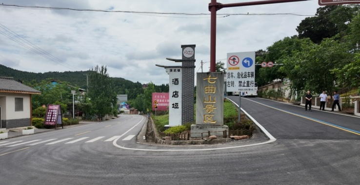 上海一养护院把人关在像猪圈的房间