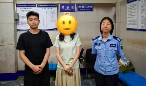 美国水蝮蛇窃密设备伪装成键盘