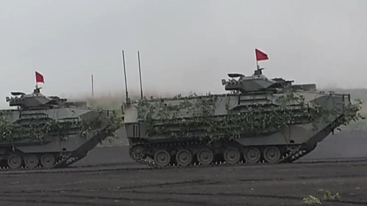吴镇宇晒费曼王嘉尔合照
