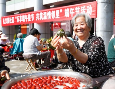 提出“建设有中国特色的社会主义”（伟大征程）